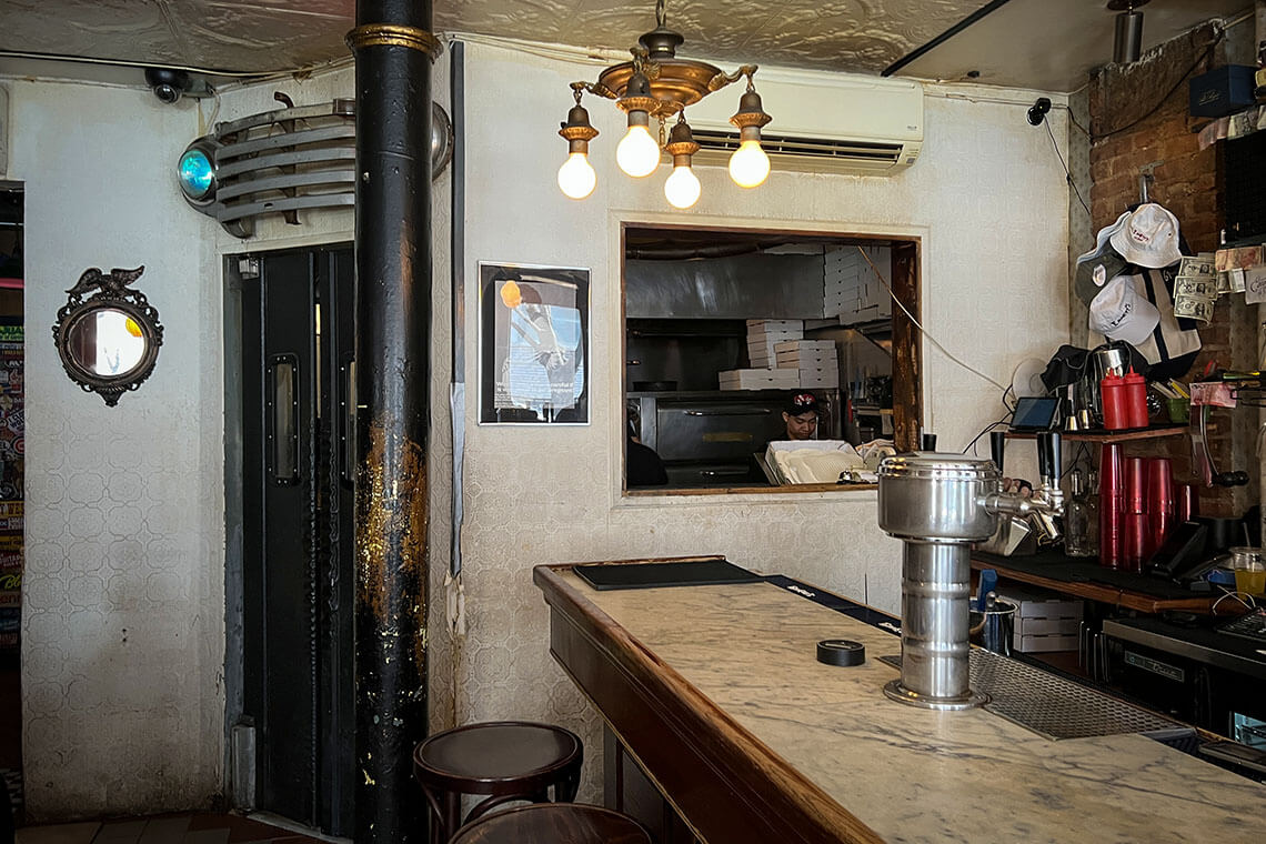 Emmett's Pizzeria Inside