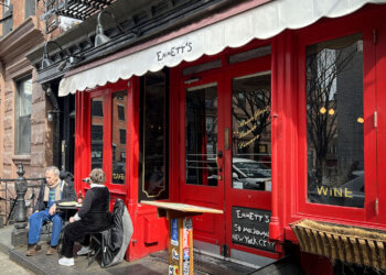 Emmett's Pizza outside